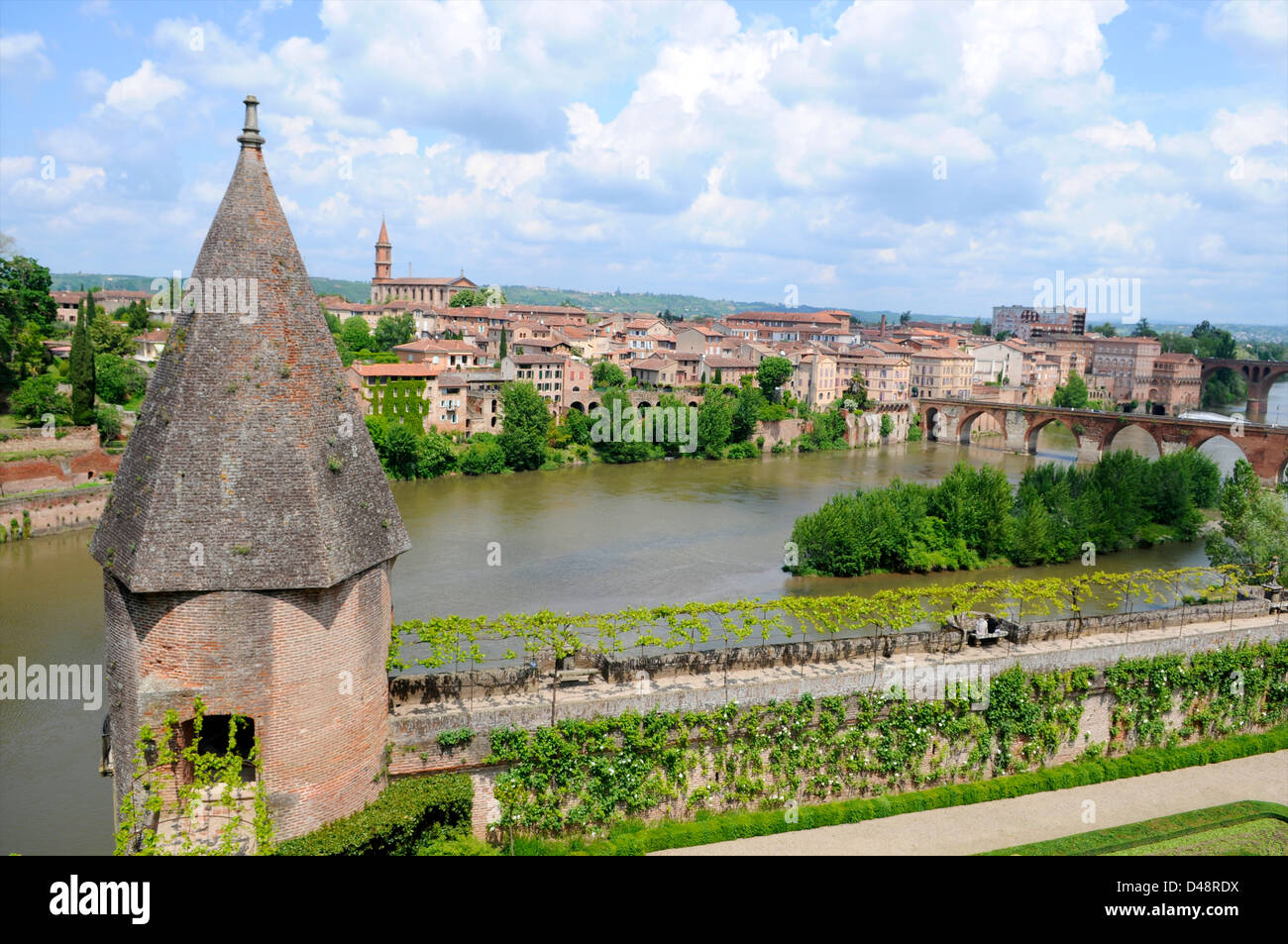 The gardens in the Palais de la Berbie (Berber's Palace) looking over the River Tarn. Albi, Tarn, France Stock Photo