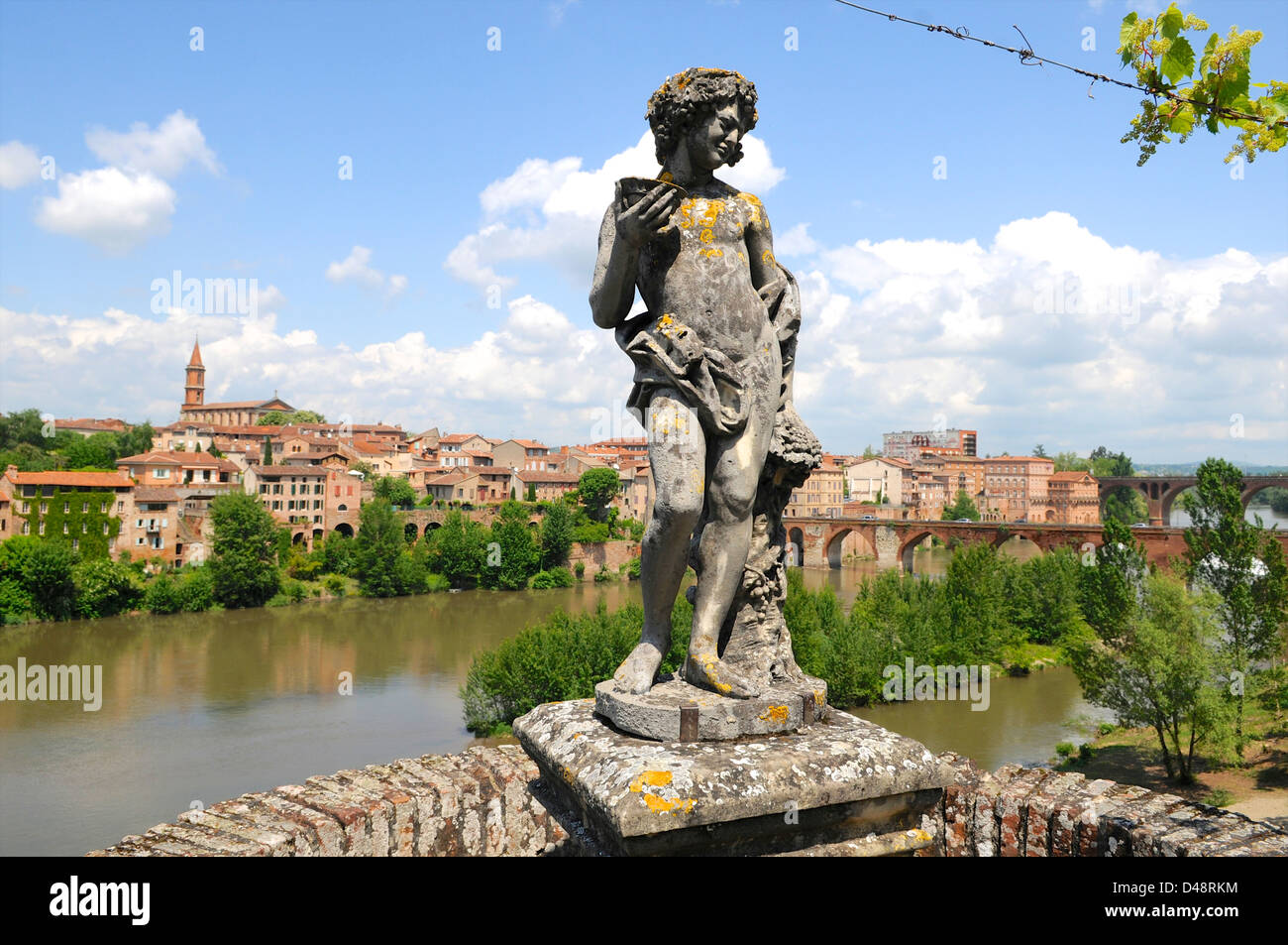 Statue in the gardens in the Palais de la Berbie (Berber's Palace) looking over the River Tarn. Albi, Tarn, France Stock Photo