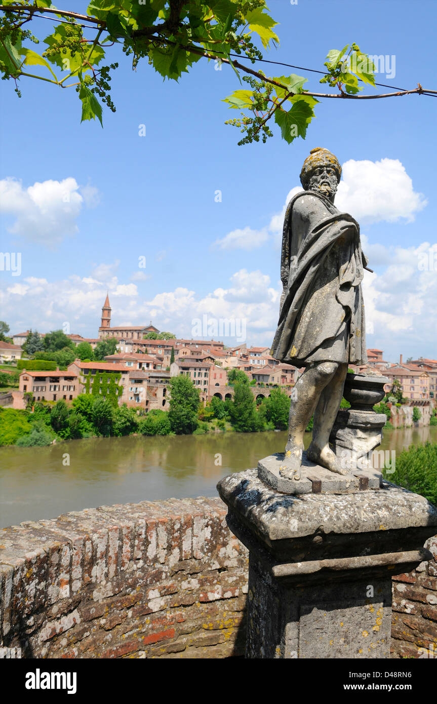 Statue in the gardens in the Palais de la Berbie (Berber's Palace) looking over the River Tarn. Albi, Tarn, France Stock Photo