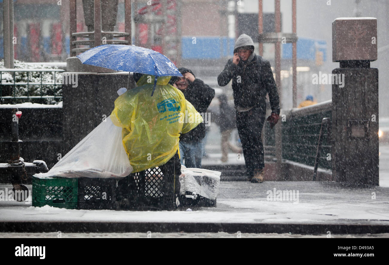 Homeless winter new york city hi-res stock photography and images - Alamy