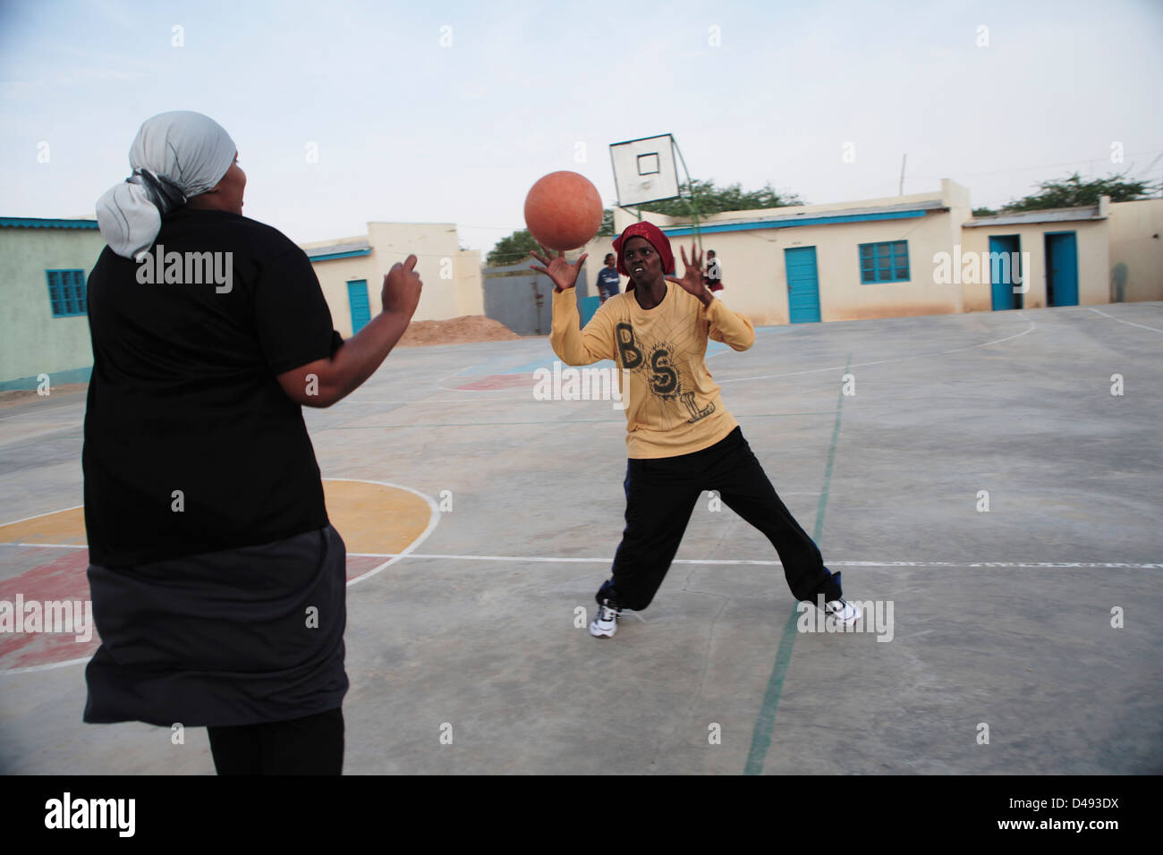 Somali women's basketball team practice in Burao Stock Photo - Alamy