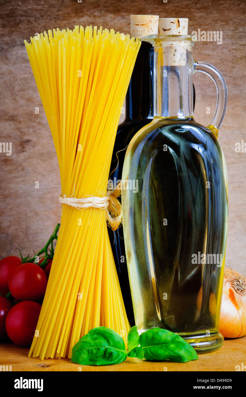 Traditional spaghetti pasta cooking ingredients Stock Photo Alamy