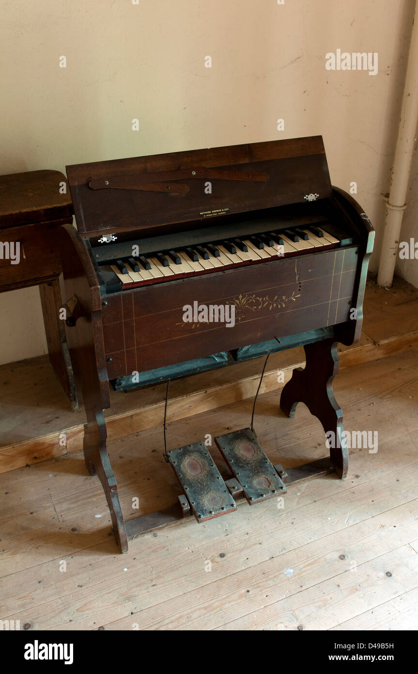 Pedal harmonium hi-res stock photography and images - Alamy