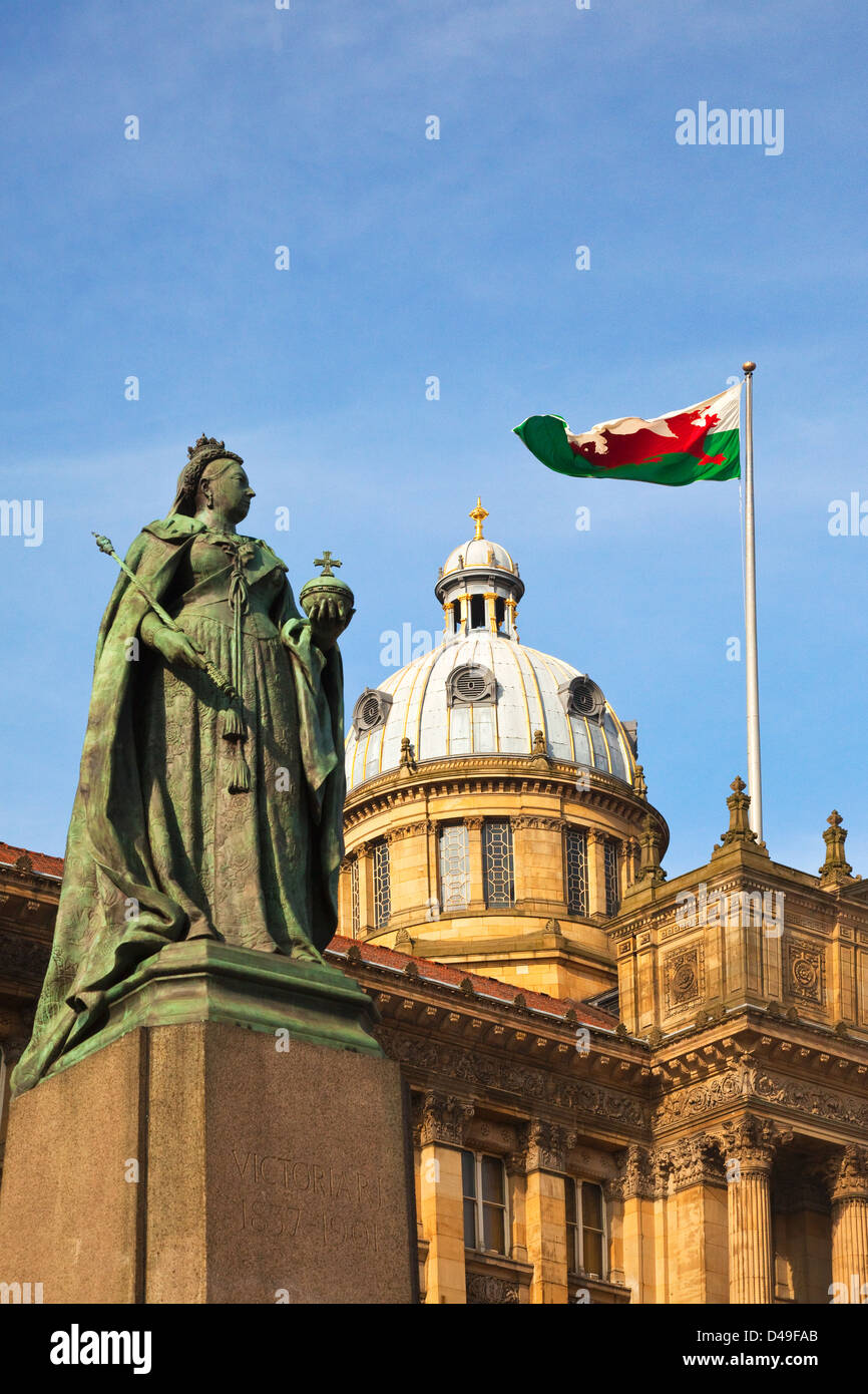 Queen Victoria Statue in front of Birmingham Council House Building with Welsh Flag flying Stock Photo