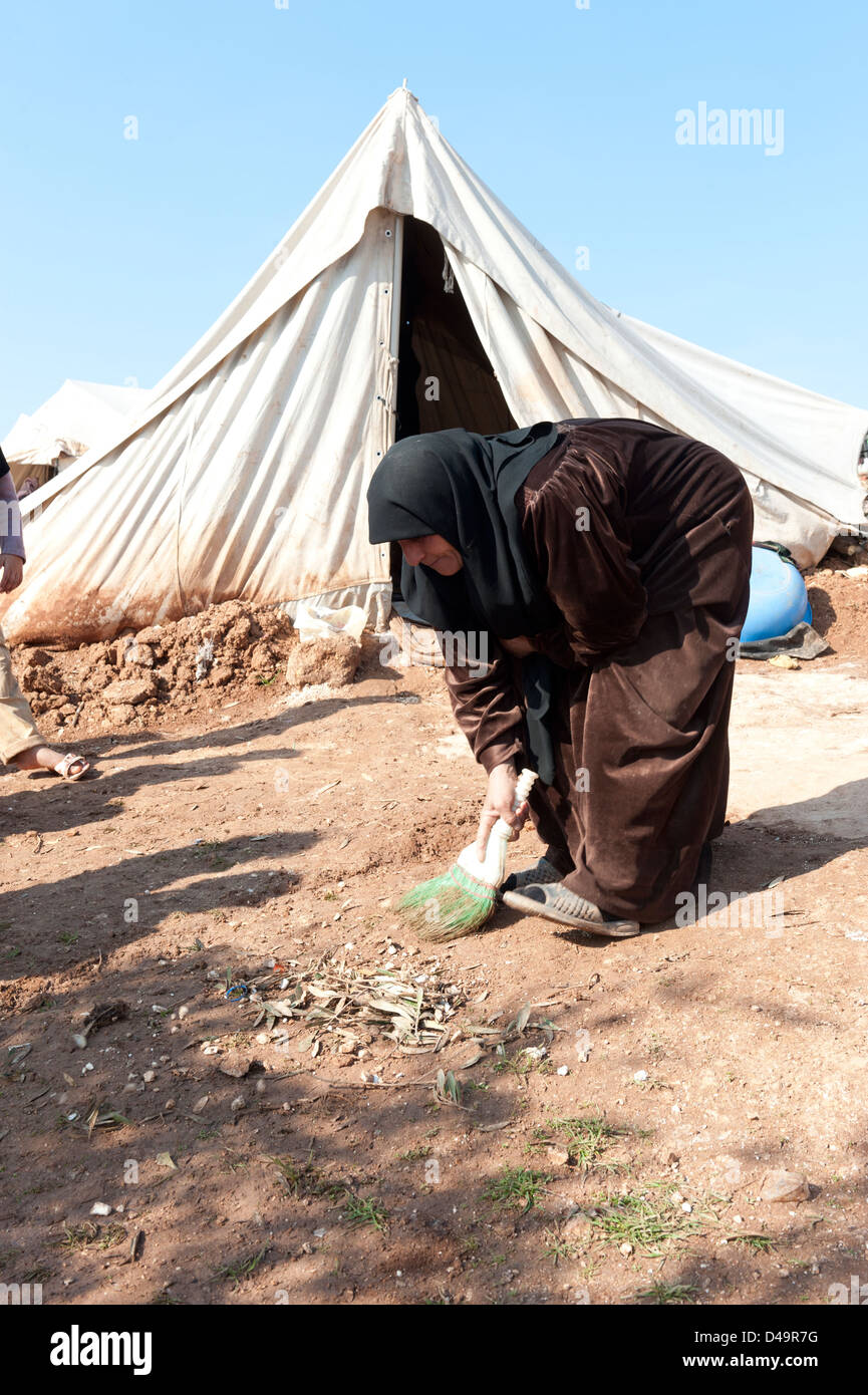 A woman in the Atma Refugee Camp on the Turkish border, Syria Stock Photo