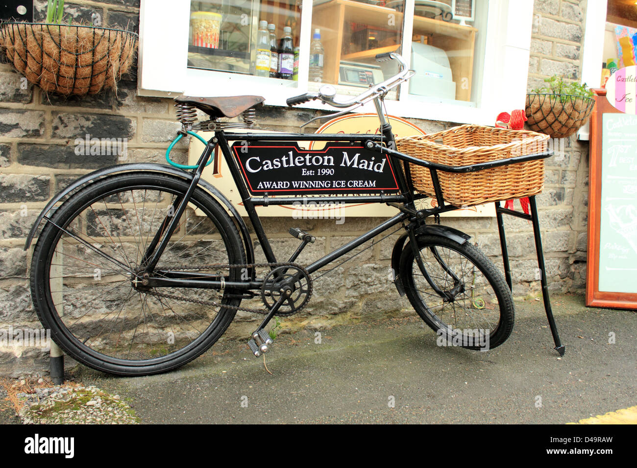 Vintage bicycle hi-res stock photography and images - Alamy