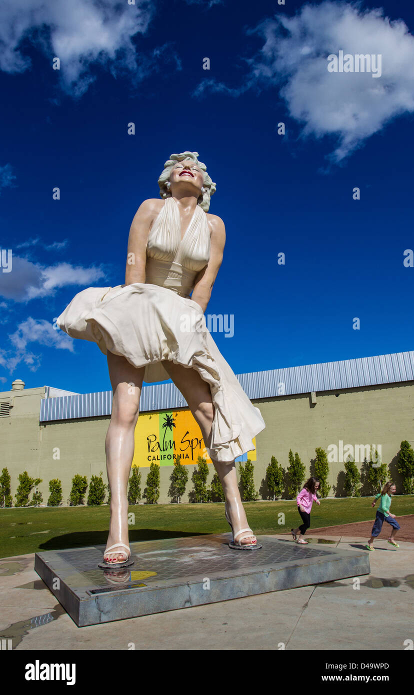 The Forever Marilyn a giant statue of Marilyn Monroe designed by Seward  Johnson in front of the Palm Springs Art Museum. - Palm Springs,  California, U Stock Photo - Alamy