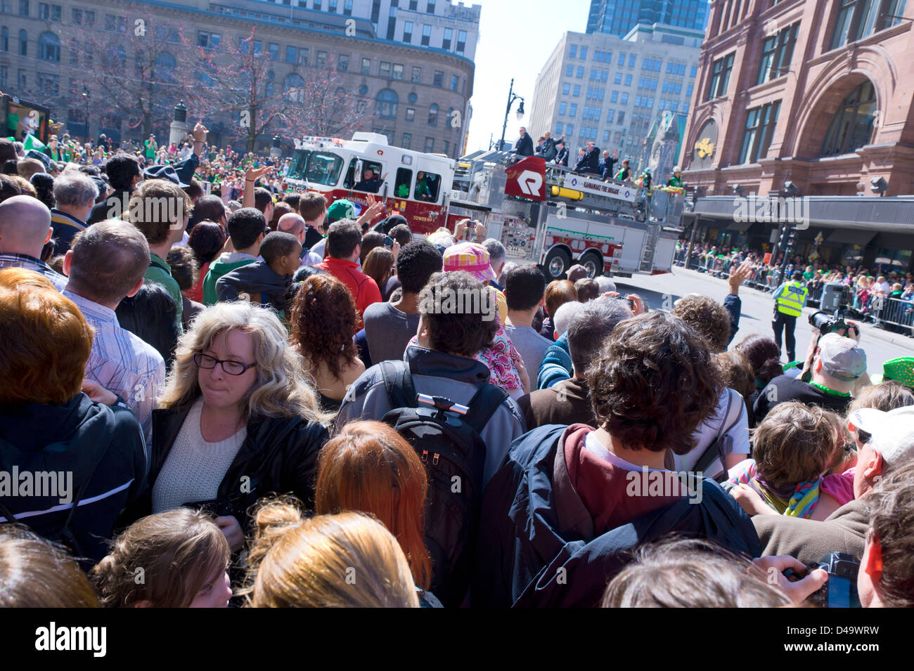 Montreal crowd sainte catherine hi-res stock photography and images - Alamy