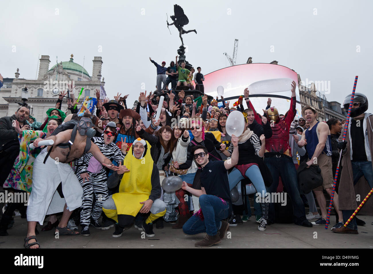 London, UK. 9th March, 2013. A large group of people gathered in Piccadilly to try and create London’s biggest Harlem Shake. The latest Internet craze involves a video of about 30 seconds with people dressed in various outfits dancing to a specific song. Stock Photo