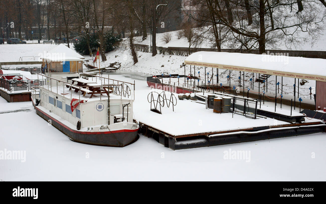 Wroclaw gondola bay on Odra River in snowy winter Stock Photo