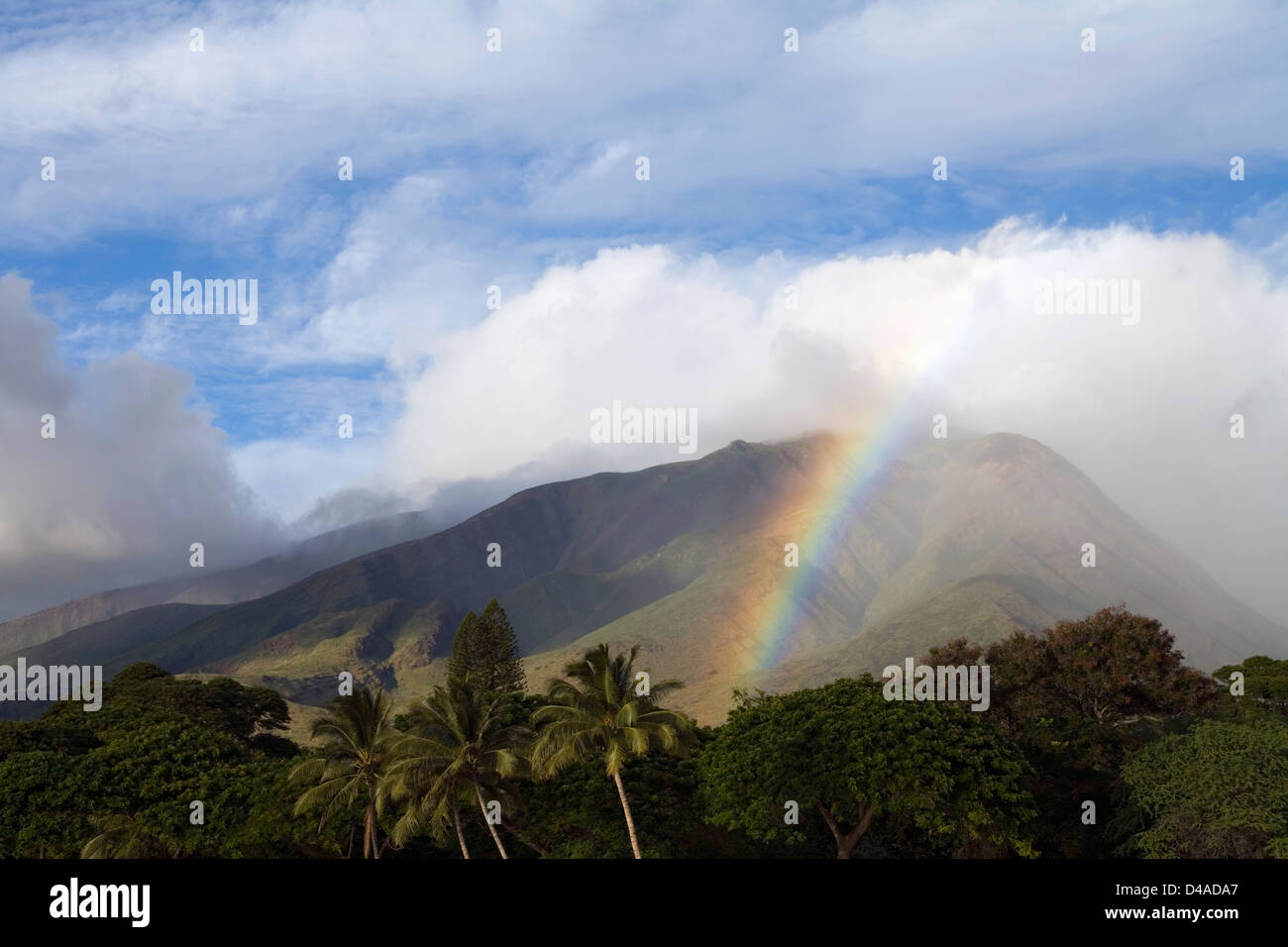 Mountain rainbow in hawaii hi-res stock photography and images - Alamy