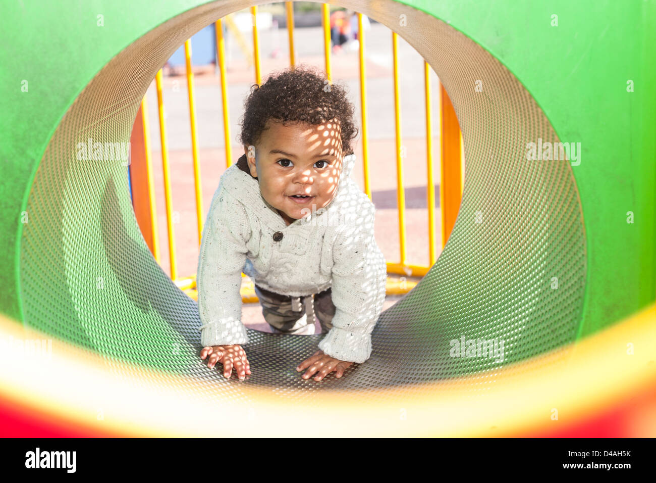 Baby tunnels top crawl through