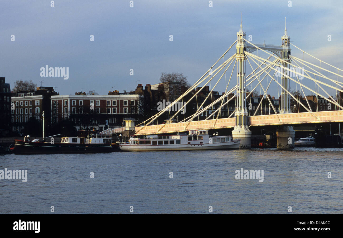 Albert bridge london thames hi-res stock photography and images - Alamy