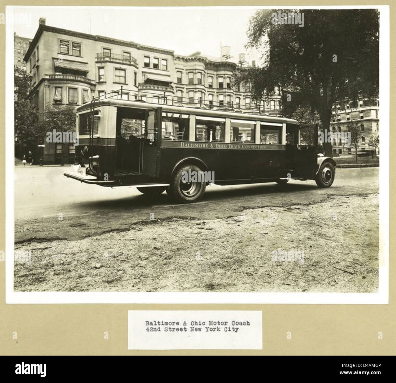 Motor bus 1900s hi-res stock photography and images - Alamy