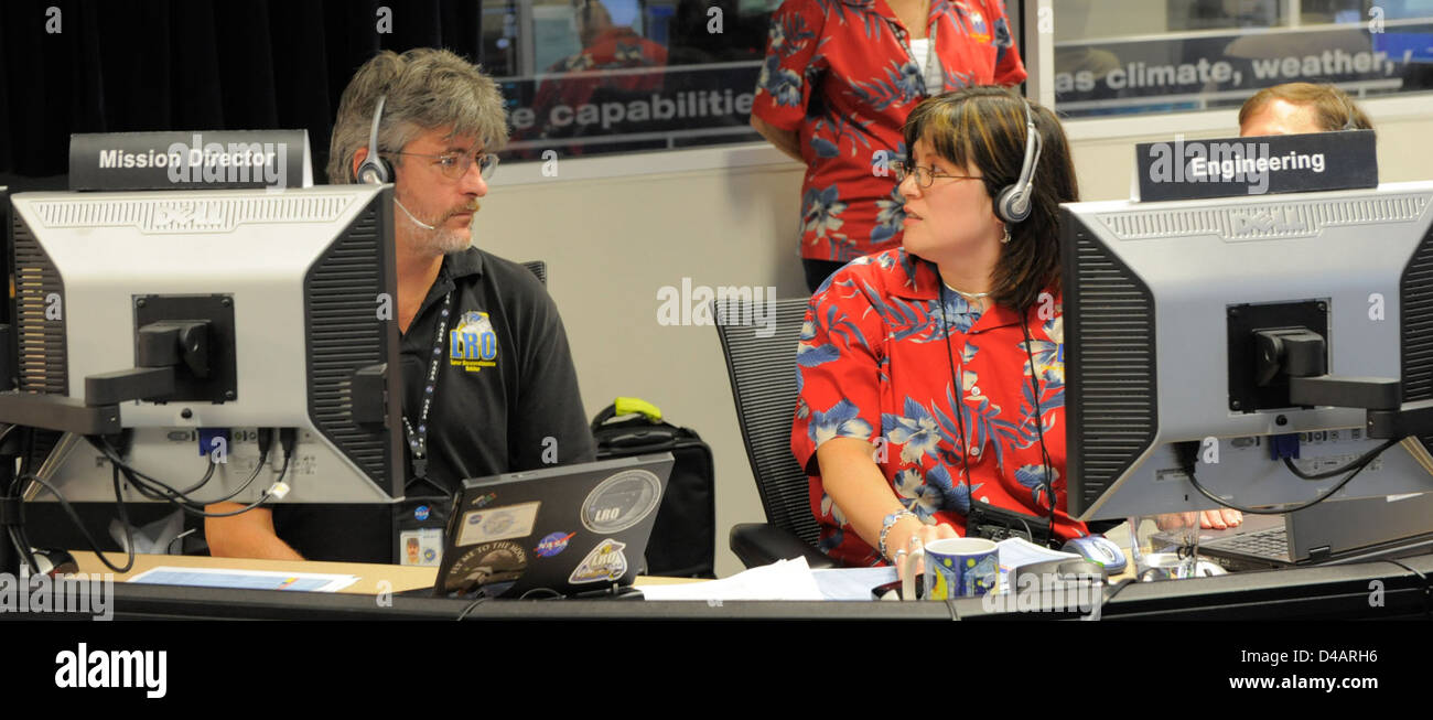 NASA's Lunar Reconnaissance Orbiter (LRO) successfully enters lunar ...