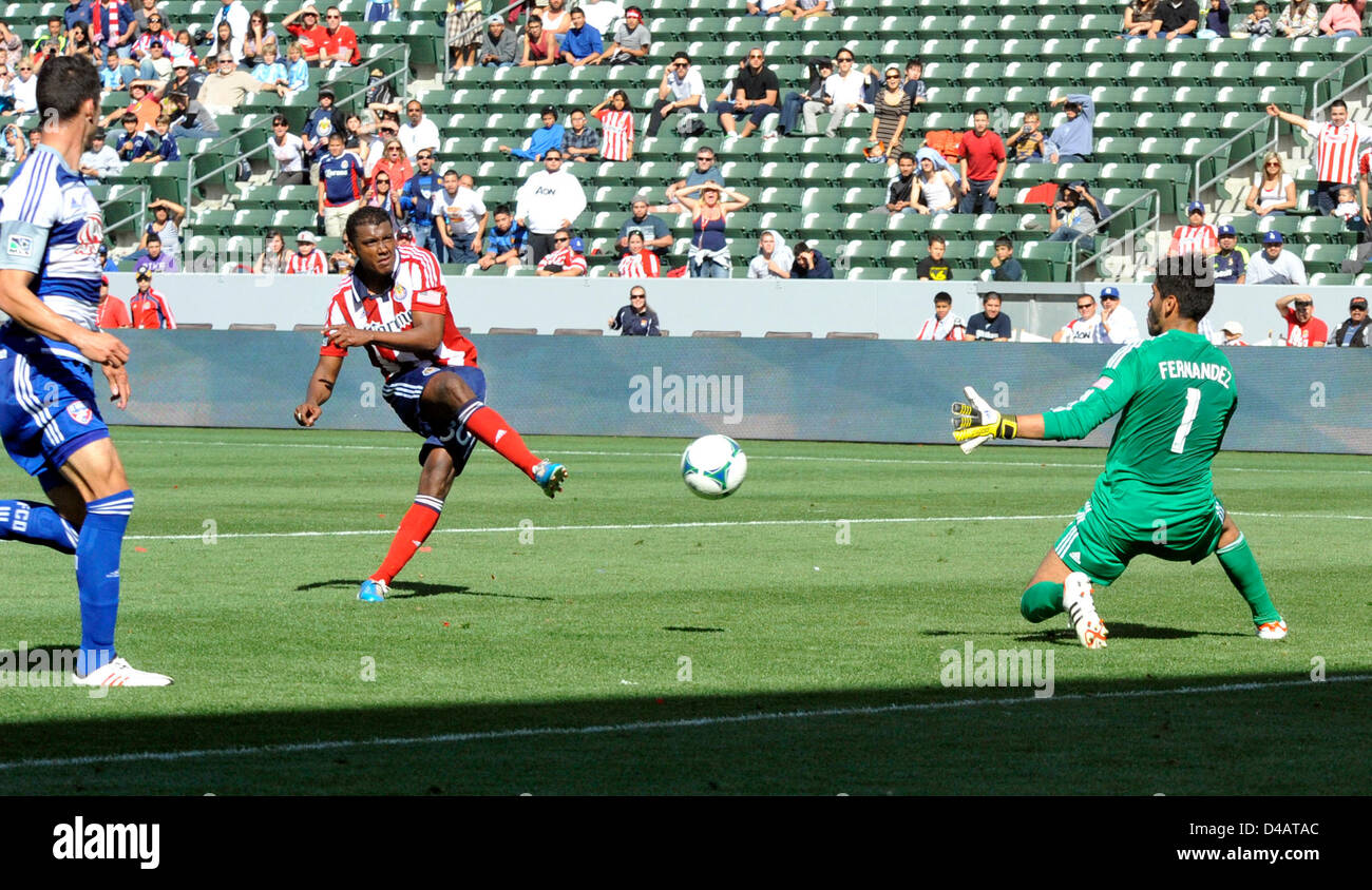 Carson, California, USA. 10th March 2013. CHIVAS USA mid fielder OSWALDO MINDA was not going to be denied his first goal of the season as he sends the ball past FC Dallas goal keeper RAUL FERNANDEZ during the second half of the match at the Home Depot Center, Carson, California, USA, March 10, 2013.  Chivas USA won the match 3 to 1 for their first win of the season...Credit Image  cr  Scott Mitchell/ZUMA Press (Credit Image: Credit:  Scott Mitchell/ZUMAPRESS.com/Alamy Live News) Stock Photo