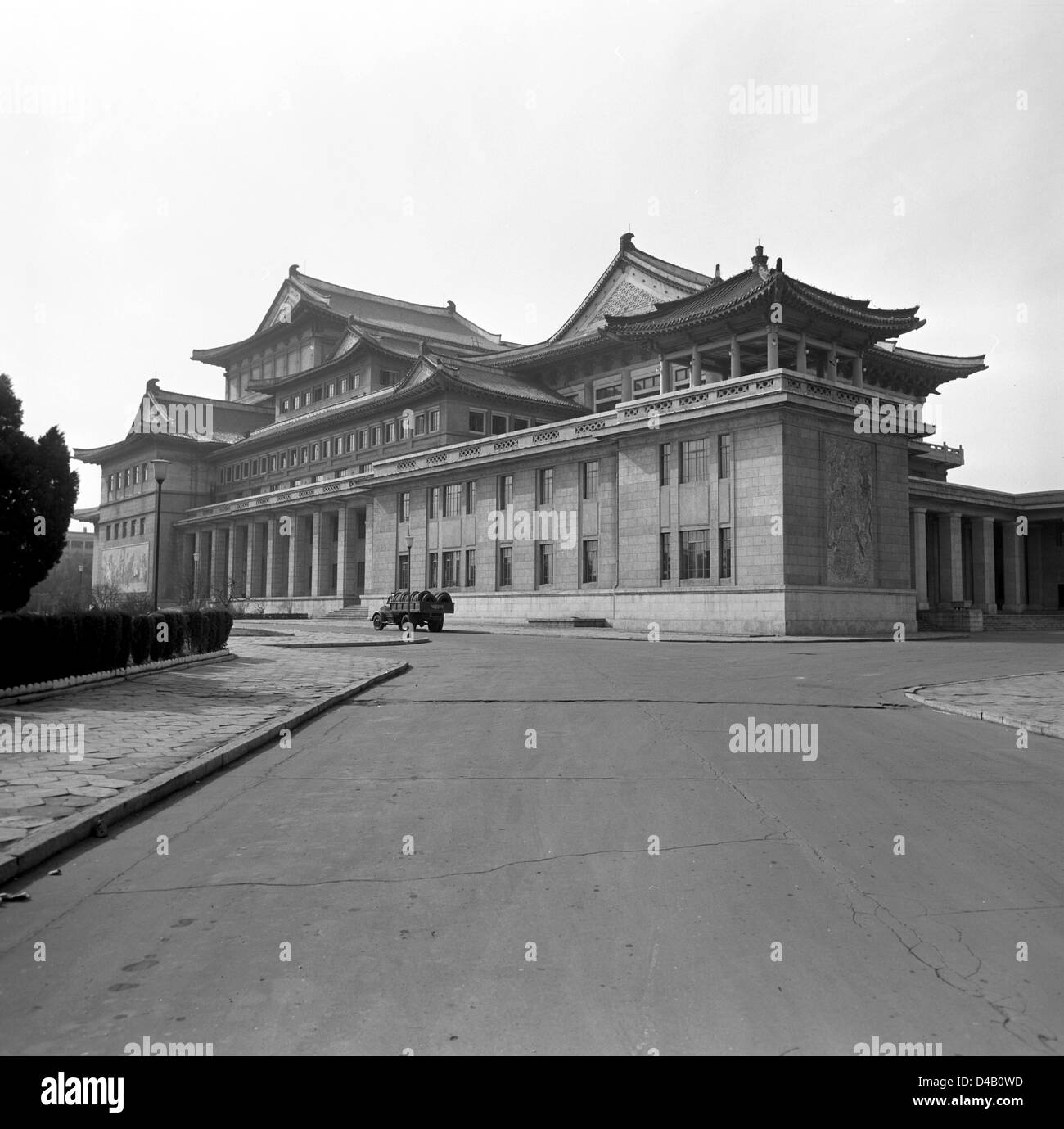 Pyongyang art theatre hires stock photography and images Alamy