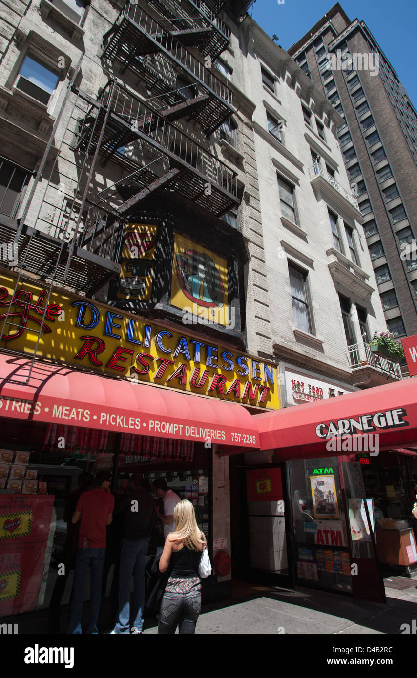CARNEGIE DELICATESSEN RESTAURANT SEVENTH AVENUE MIDTOWN MANHATTAN NEW