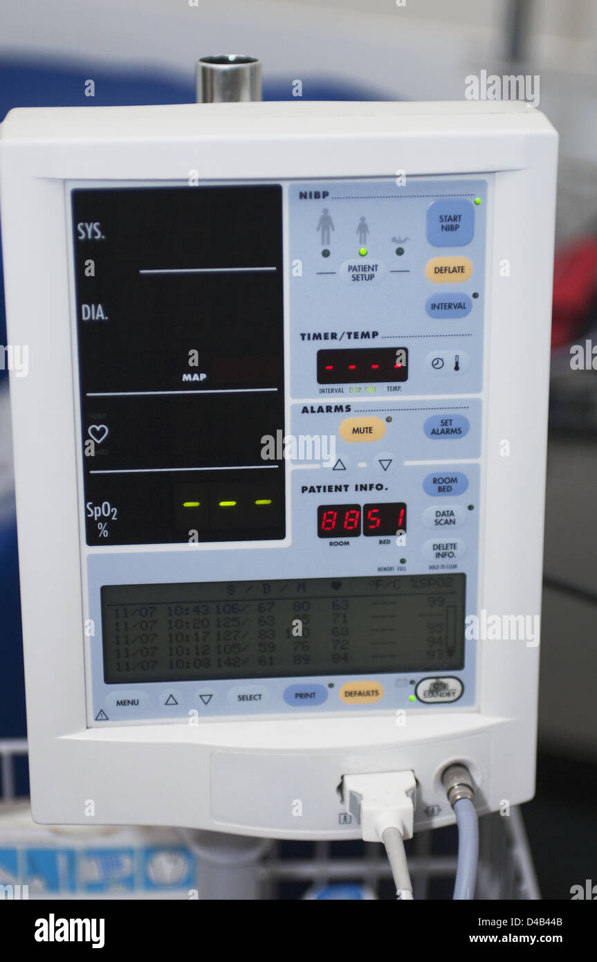 Electronic patient monitoring system Stock Photo Alamy