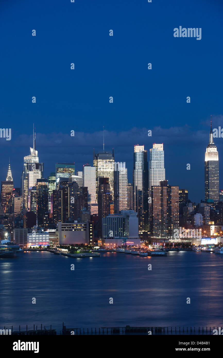 MIDTOWN SKYLINE HUDSON RIVER MANHATTAN NEW YORK CITY USA Stock Photo ...