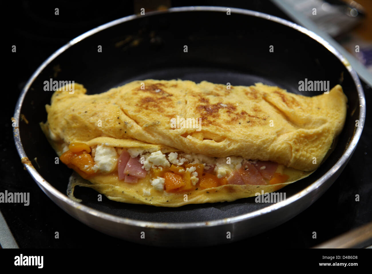omelet in a frying pan Stock Photo Alamy