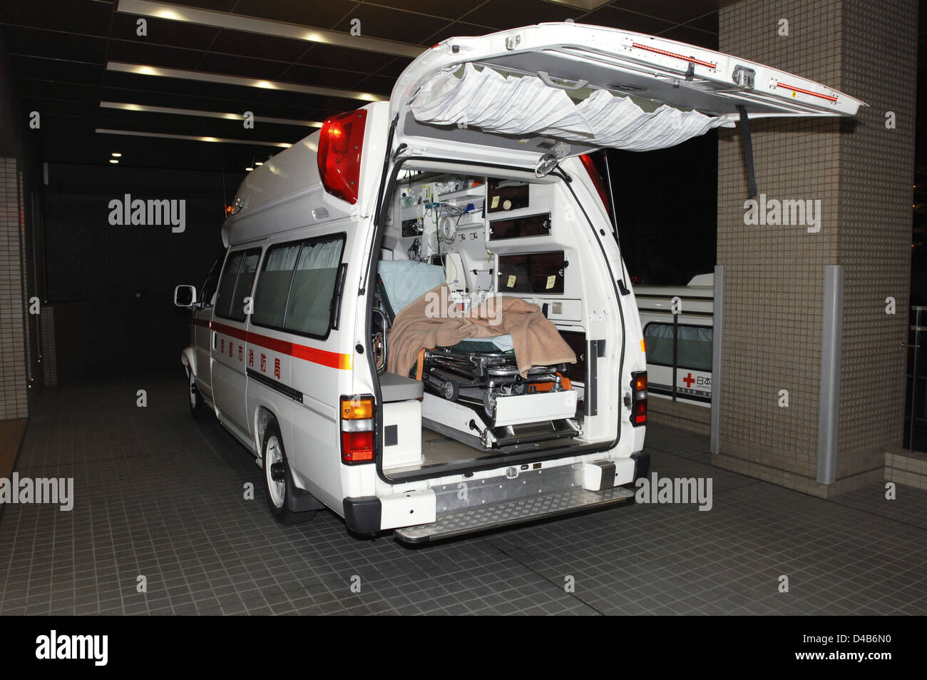 Ambulance japan hires stock photography and images Alamy