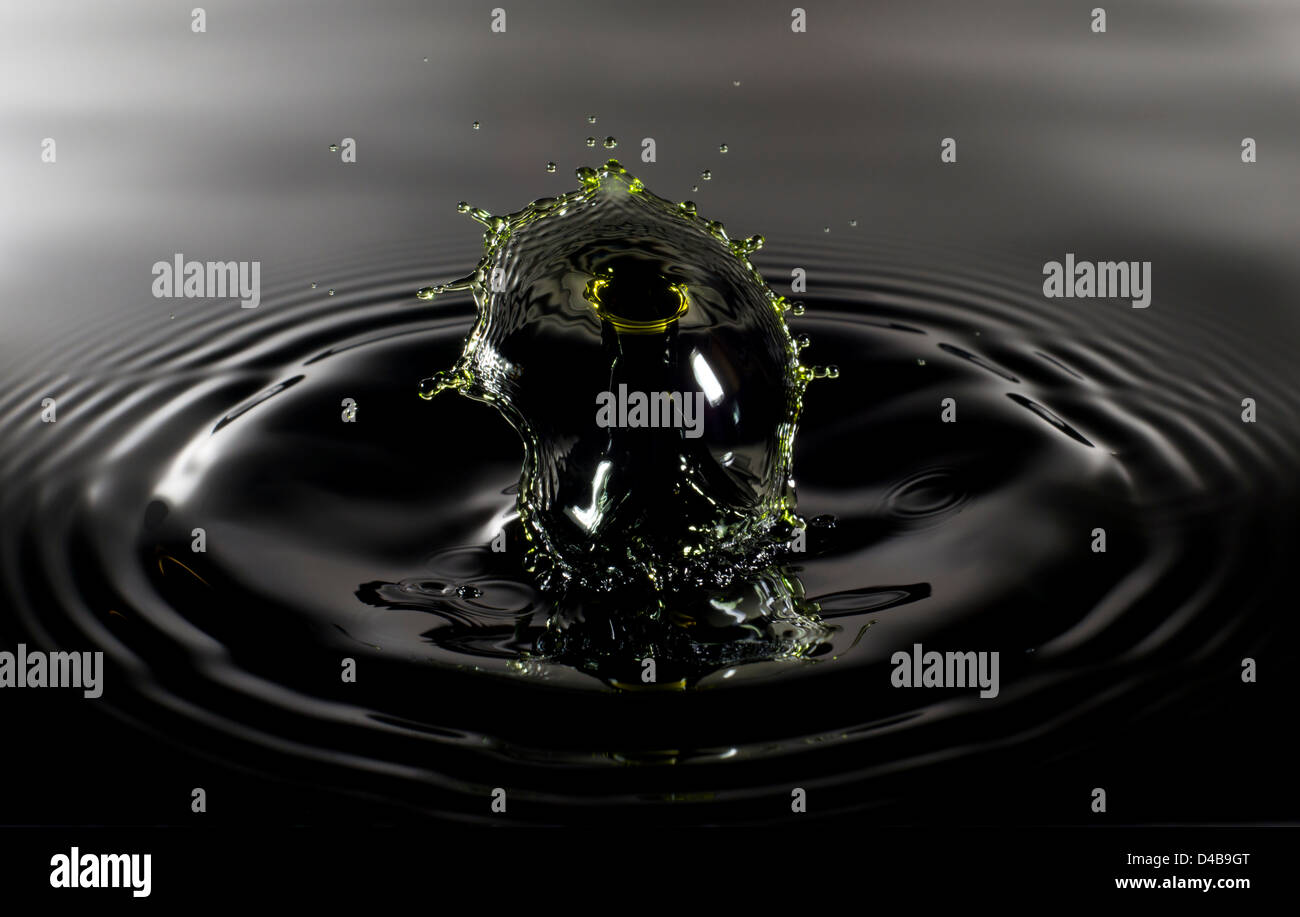Water splash drops hi-res stock photography and images - Alamy