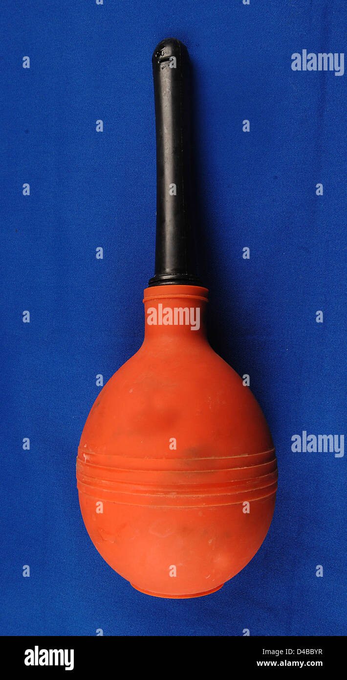 By squeezing handle negative pressure formed can suction fluid from