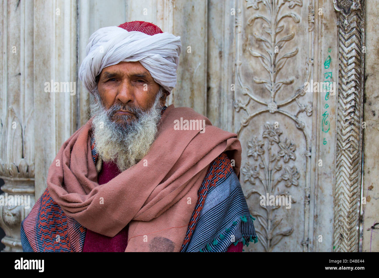 Elderly Muslim man at Nizamuddin Shrine, Delhi, India Stock Photo