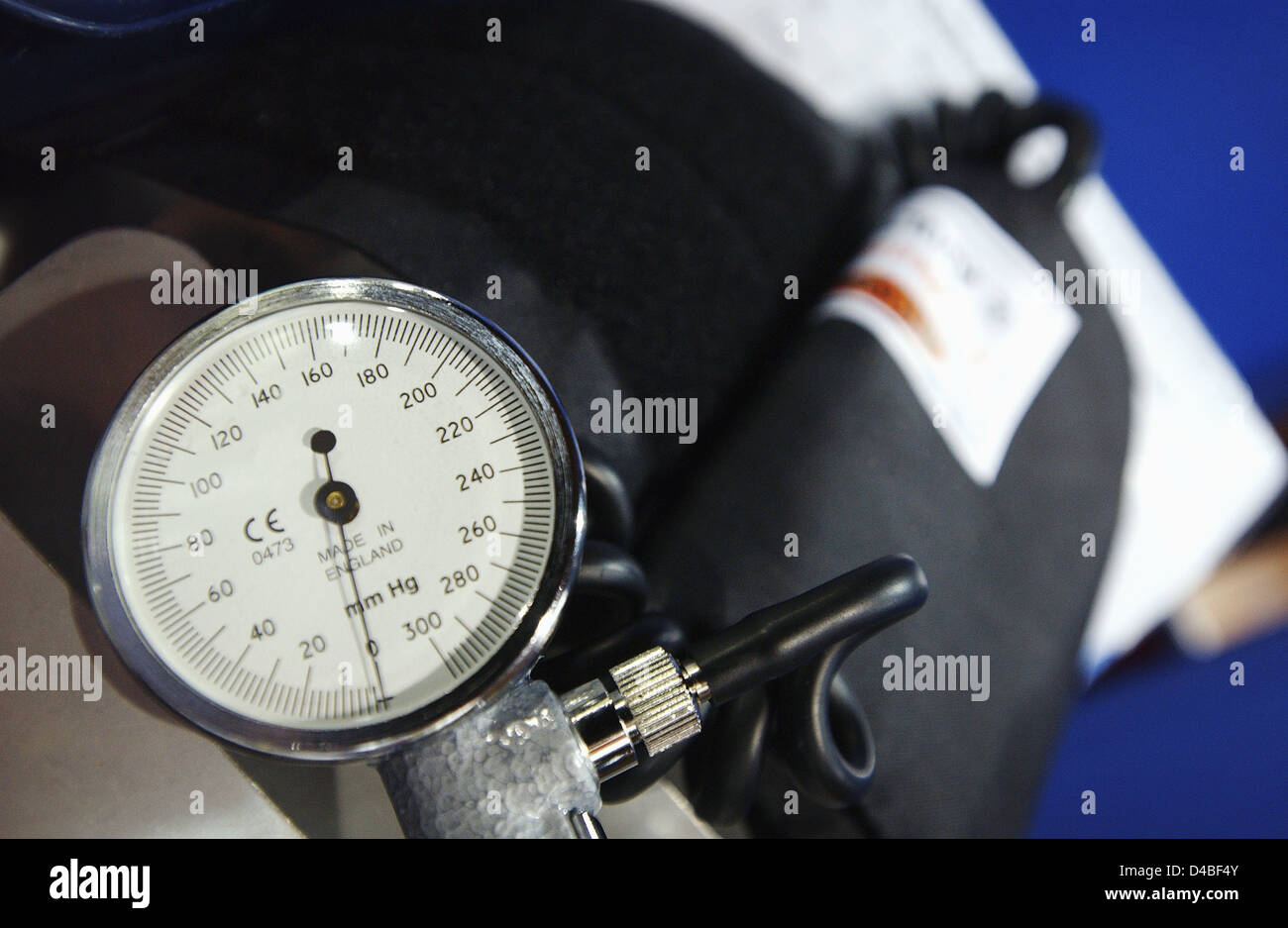 Blood pressure cuff, sphygmomanometer and pump Stock Photo - Alamy