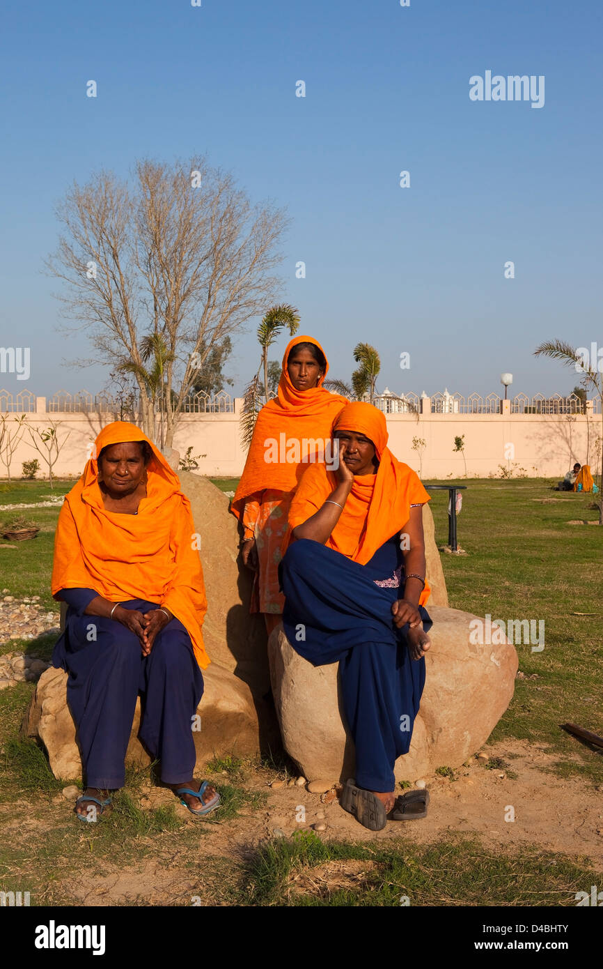 Three punjabi lady gardeners taking a break at the Baba Banda Singh Bahadur monument  in Mohali district of Chandigarh, India Stock Photo