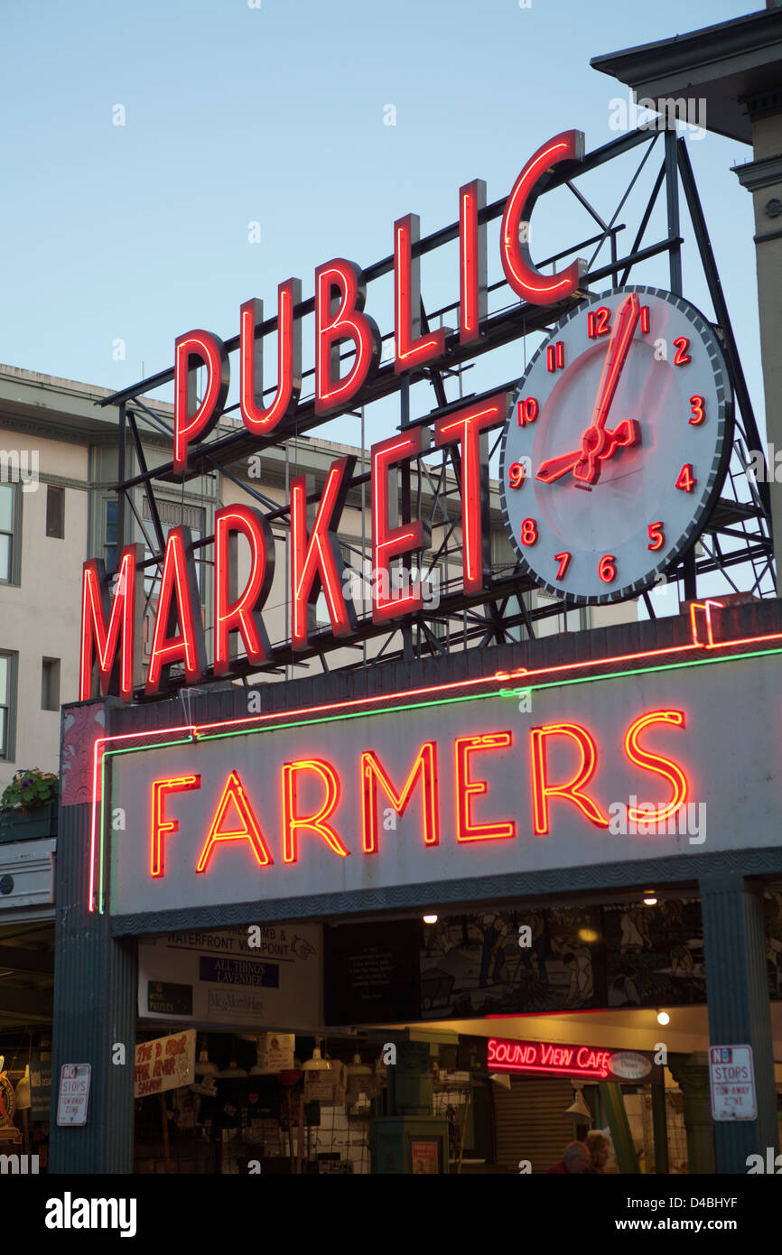 People Walk At The Pike Place Market In Seattle Washington USA On A Sunny Day Seattle Usa Sep People Walk Pike Place Market Image362860157 - Foto 5