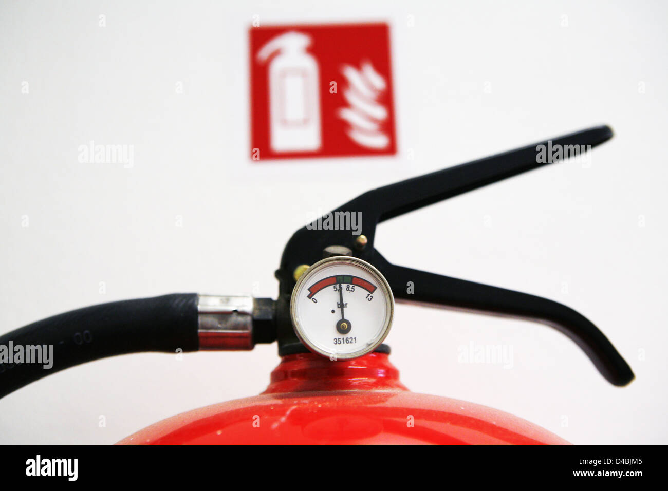 Fire extinguisher handle hires stock photography and images Alamy