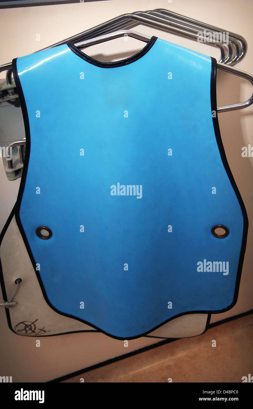Lead lined vest protect radiologists from hires stock photography and images Alamy