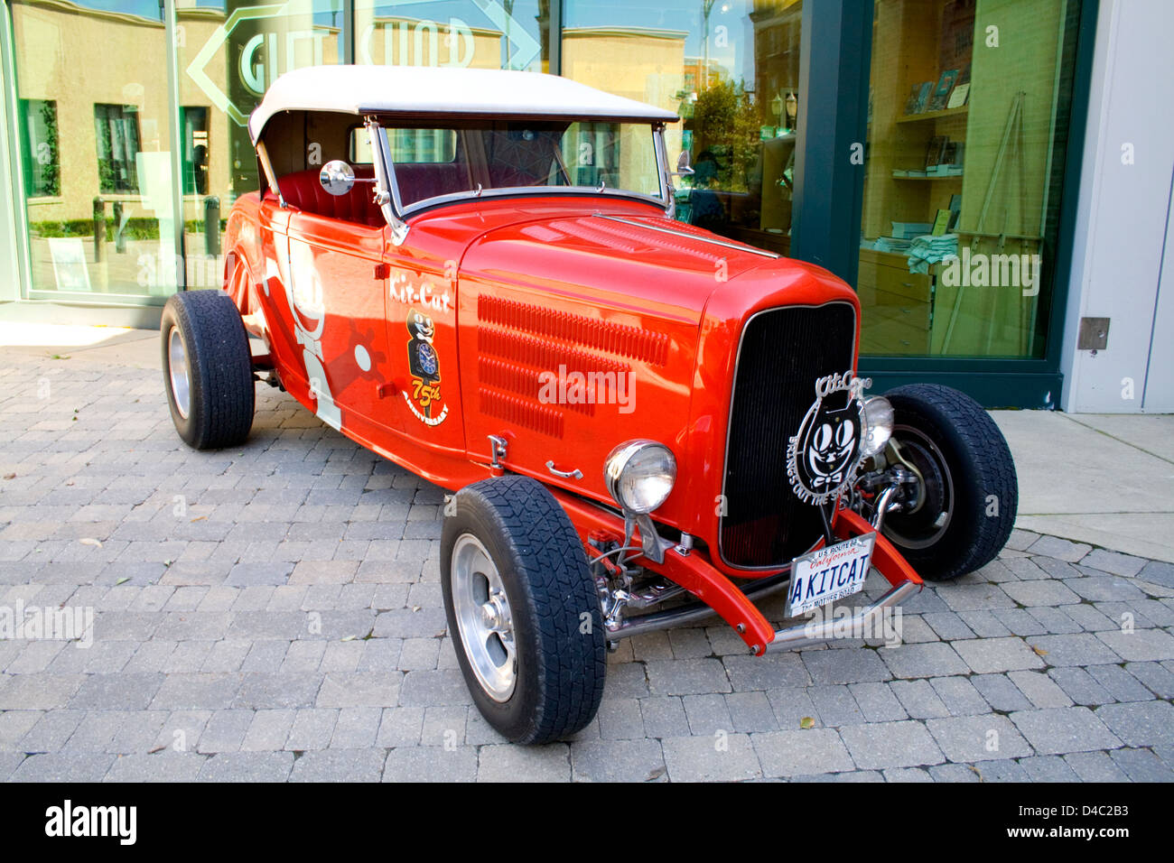 KitCat Clock 75th anniversary red convertible vintage roadster. Tour
