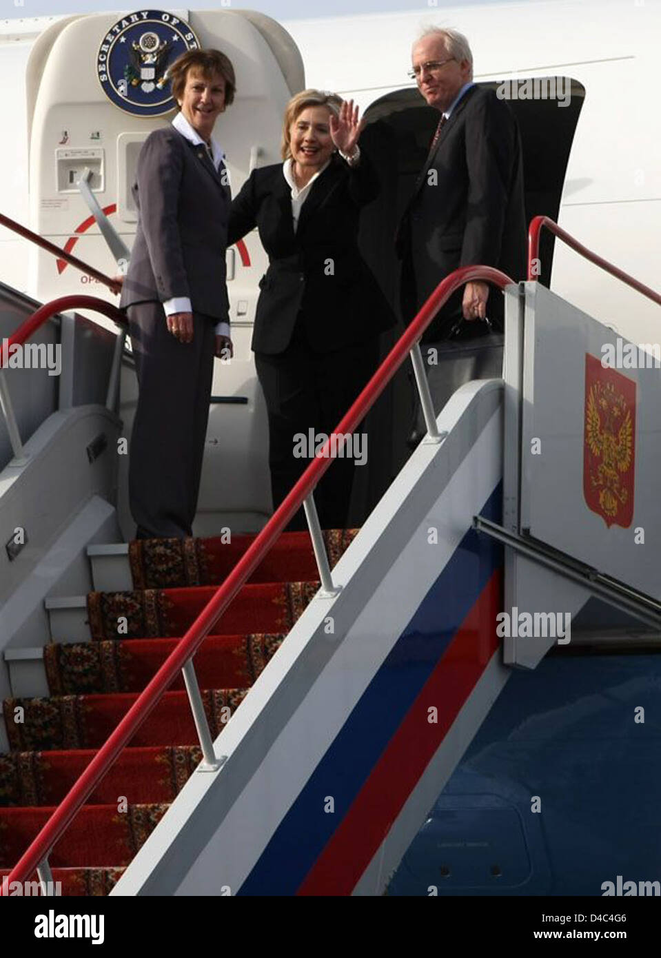 Secretary Clinton Waves Goodbye to Moscow Stock Photo - Alamy