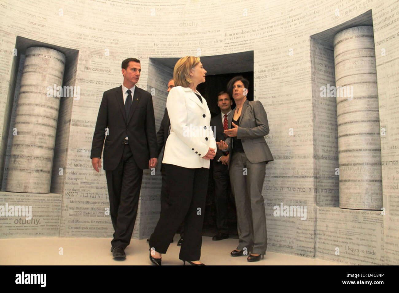 Tour Guide Gawron Explains an Exhibit to Secretary Clinton, Ambasador Feinstein, and Polish Foreign Minister Sikorski Stock Photo