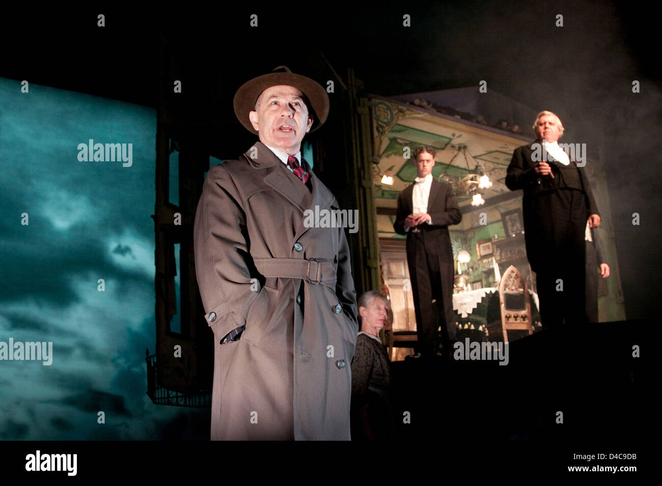 l-r: Nicholas Woodeson (Inspector Goole), Diana Payne-Myers (Edna), Robin Whiting (Eric Birling), David Roper (Arthur Birling) in AN INSPECTOR CALLS by J B Priestley at the Novello Theatre, London WC2 25/09/2009 a National Theatre production  design: Ian MacNeil   lighting: Rick Fisher   director: Stephen Daldry Stock Photo