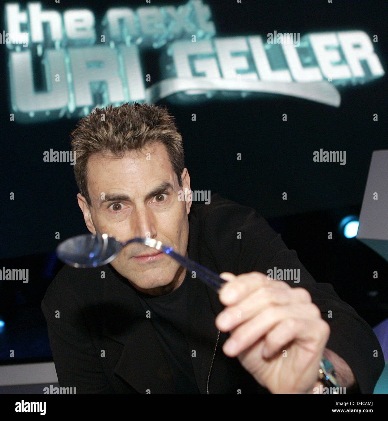 Israele parapsychologist Uri Geller poses at a photcall for the ProSieben shows 'The Next Uri Gellner - Incredible Phenomena Live' at a TV studio in Cologne, Germany, 06 January 2008. Starting from 08 January 2008 Geller will search for his successor in alltogether eight shows. Photo: Joerg Carstensen Stock Photo