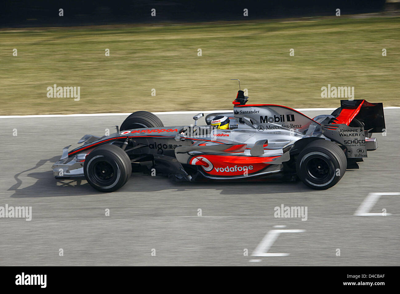 Spanish test driver Pedro de la Rosa steers the new Vodafone McLaren Mercedes MP4-23 racing car during the first test run at the Cicuito de Jerez racetrack in Jerez, Spain, 09 January 2008. The car was presented to the public in Stuttgart on 07 January. Photo: DAIMLER BENZ Stock Photo