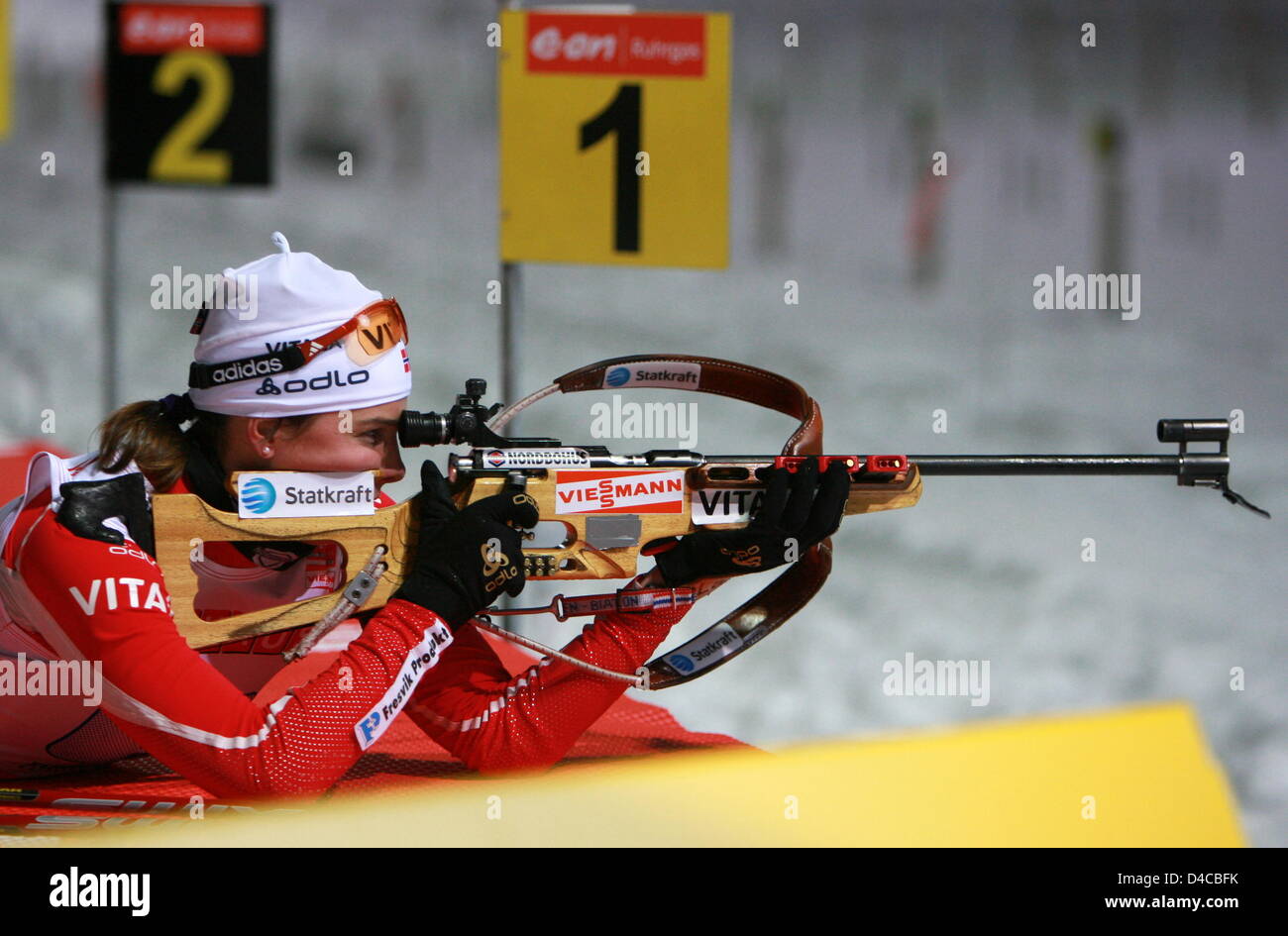 Norwegian Ann Kristin Flatland shoots at the shooting range during the 4x6 km women's relay at the Biathlon World Cup in Ruhpolding, Germany, 09 January 2008. Norway takes second place behind Germany. Photo: Tobias Hase Stock Photo