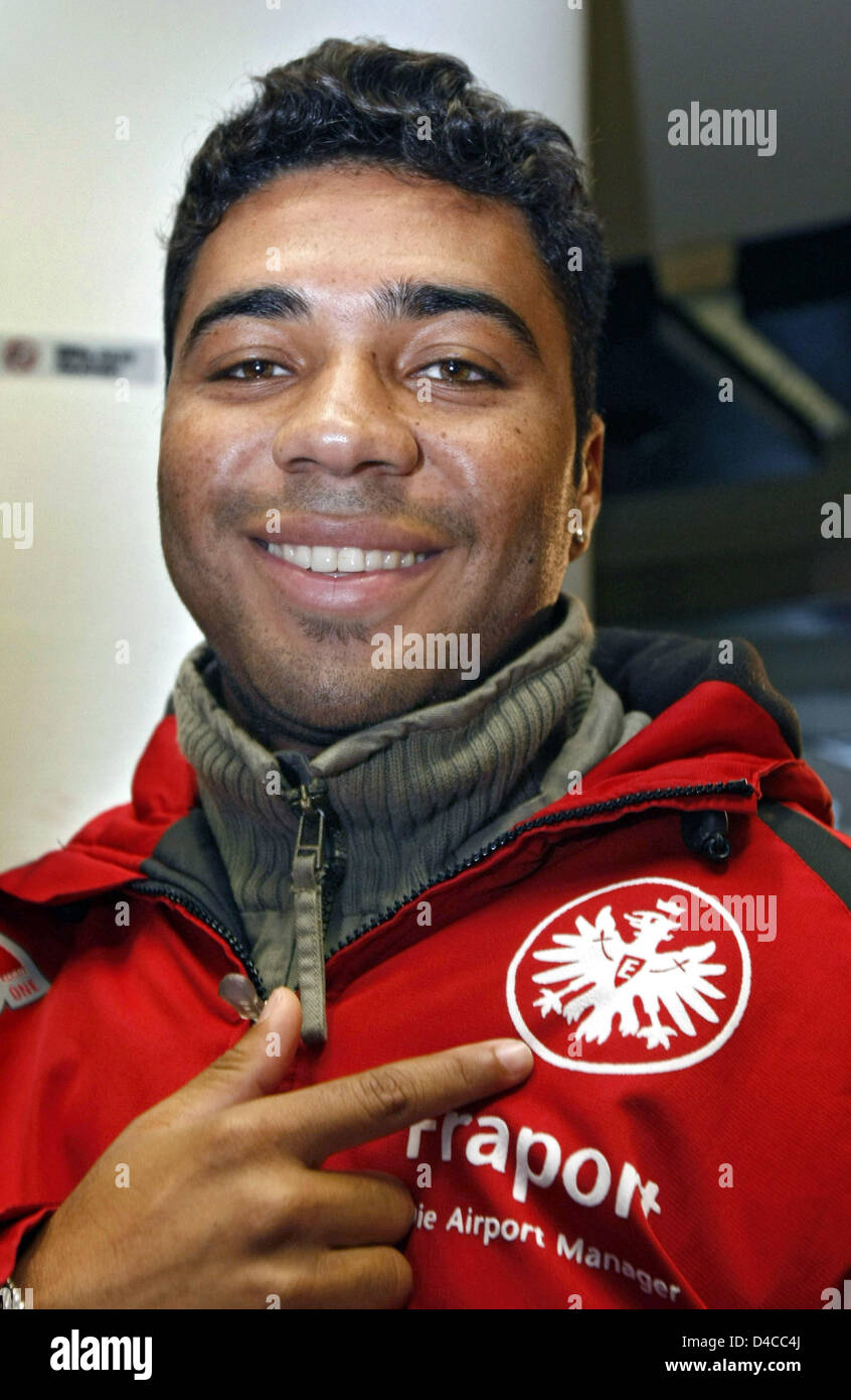 Bundesliga club Eintracht Frankfurt new signed attacking midfielder Caio cheers his new club's logo as he arrives at the airport of Frankfurt Main, Germany, 15 January 2008. The 21-year-old penned a four-years contract the previous day with Eintracht Frankfurt, that signed their preferred player from Brazilian Serie A top side SE Palmeiras of Sao Paulo, SP for roughly four million  Stock Photo