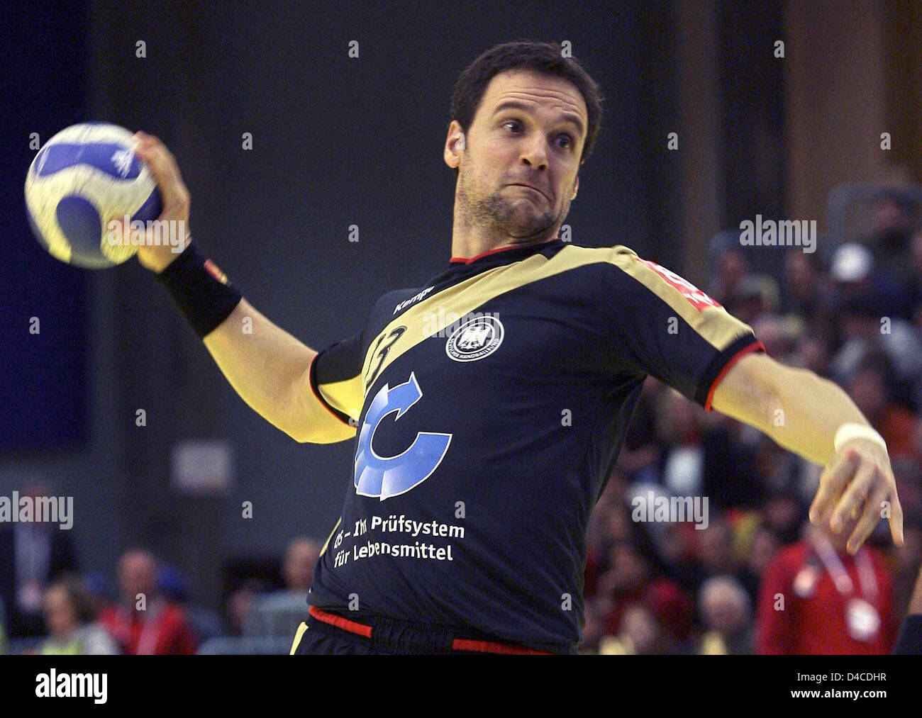 Germany's Markus Baur throws a ball during the Euro 2008 group C handball match Germany vs Hungary at Haukelands hall in Bergen, Norway, 19 January 2008. Photo: Jens Wolf Stock Photo