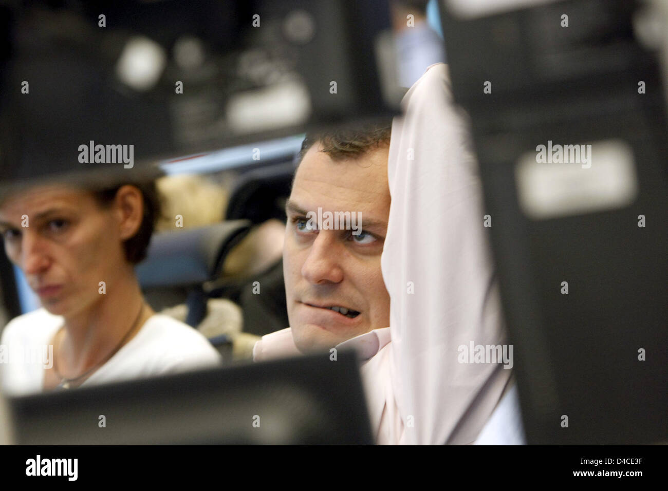 A stockbroker looks at his monitors at the Stock Exchange Frankfurt, Germany, 21 January 2008. Negative stock trends also lead to massive losses in share prices in Germany. Falling under 7000 points the DAX reached its lowest value since April 2007. Photo: Frank Rumpenhorst Stock Photo