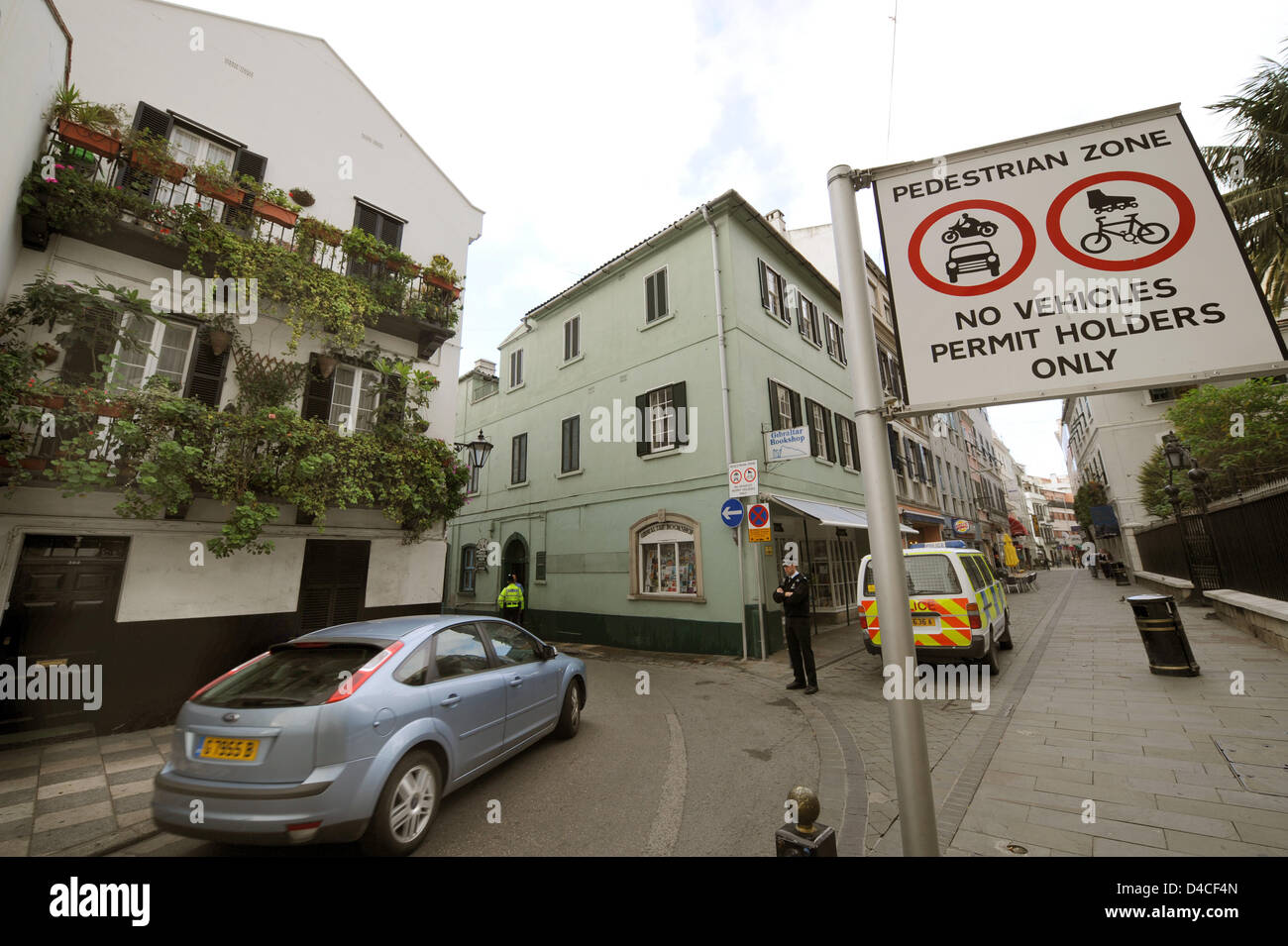 The city centre is prohibited for cars, motorbikes, roller skates and bicycles at the Main Street on Gibraltar, United Kingdom, 20 January 2008. Gibraltar is a British overseas territory located near the southernmost tip of the Iberian Peninsula sharing a border with Spain to the north. Photo: Peter Kneffel Stock Photo