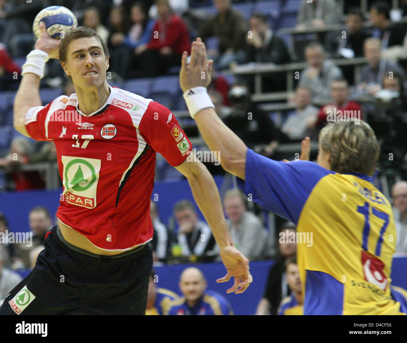 Andre Jorgensen (L) of Norway and Oscar Carlen of Sweden shown in action in the match for fifth place during the Handball European Championships at Hakonshall in Lillehammer, Norway, 26 January 2008. Photo: JENS WOLF Stock Photo