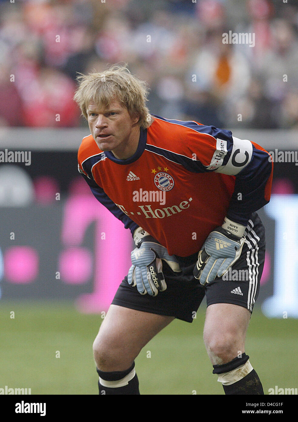Munichs goalkeeper oliver kahn shouts hi-res stock photography and images - Alamy