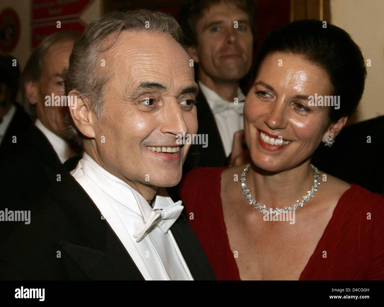 Spanish tenor Jose Carreras and his wife Jutta Jaeger depicted at the  Chopard-Loge during the 52nd Vienna Opera Ball in Vienna, Austria, 31  January 2008. Photo: Arno Burgi Stock Photo - Alamy