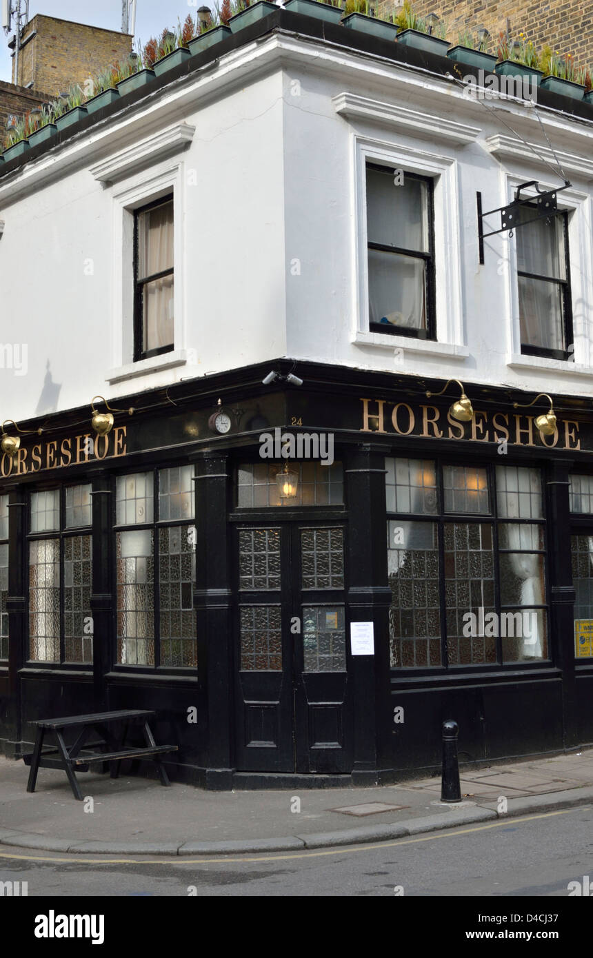 The Horseshoe pub in Clerkenwell, London, UK Stock Photo - Alamy