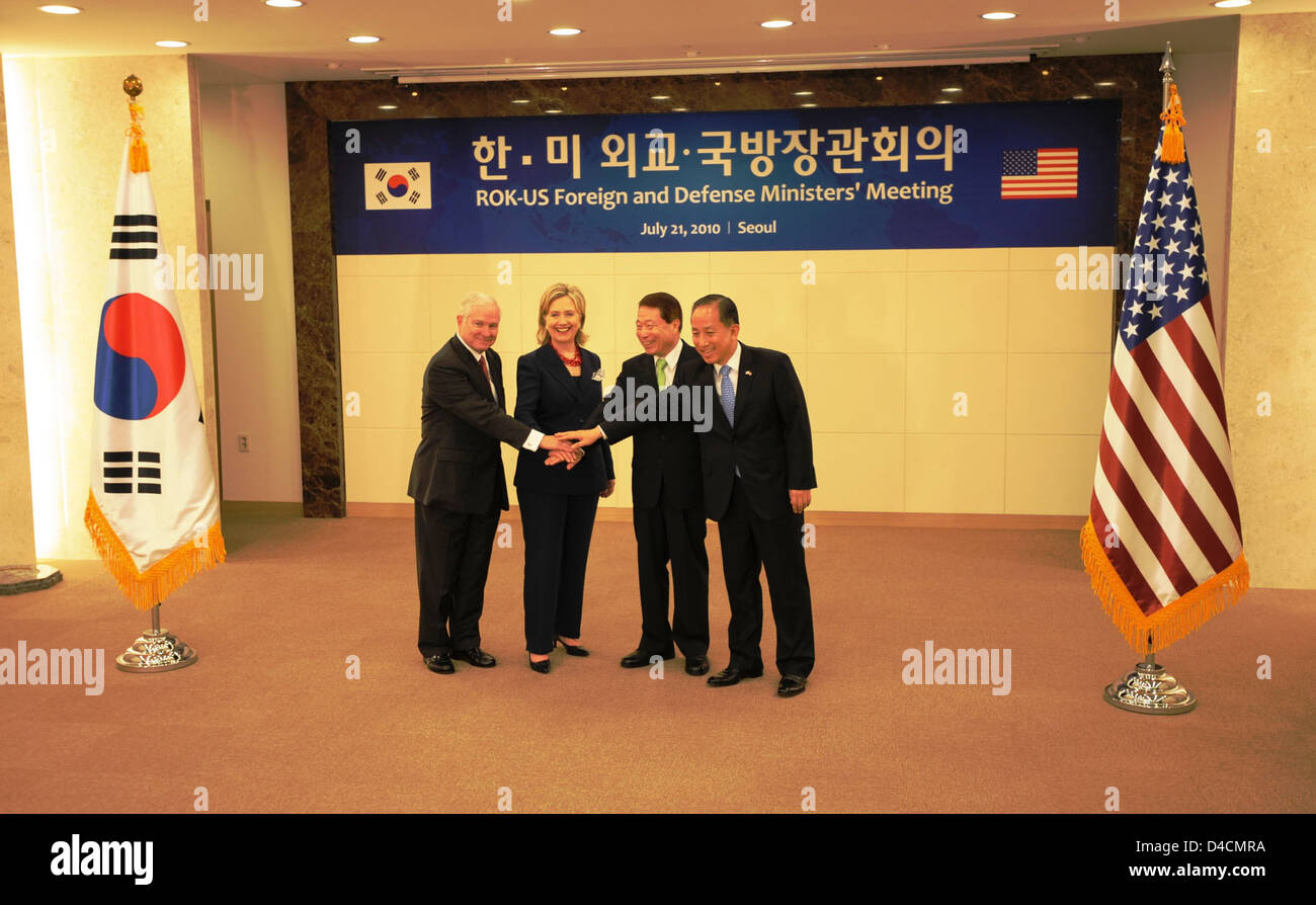 Secretary Gates, Secretary Clinton, Republic of Korea Foreign Minister Yu Myung-hwan, and Republic of Korea Defense Minister Kim Tae-young Show Solidarity Stock Photo
